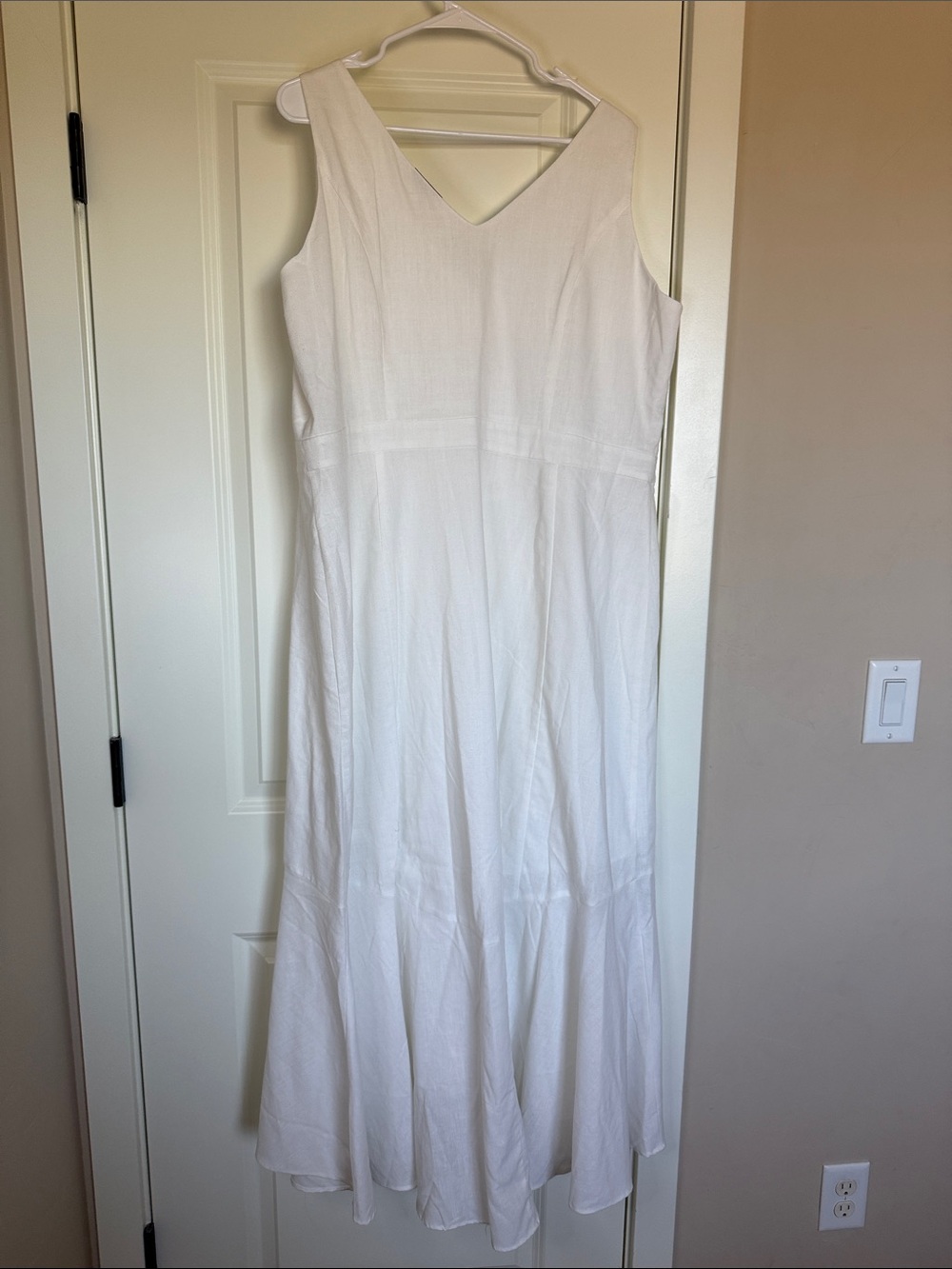 City Chic | White High-Low Button Front Maxi Dress | Size 18 - Picture 5 of 5